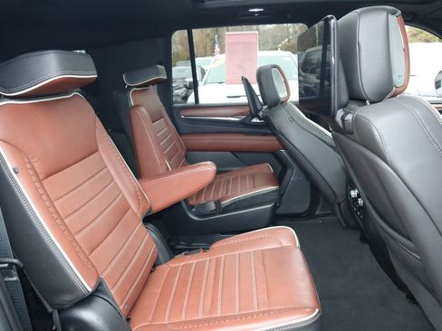 Used 2023 GMC Yukon XL Denali Ultimate image 31
