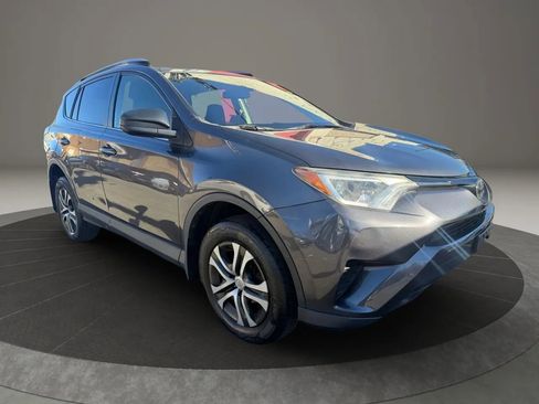 Used 2018 Toyota RAV4 LE image 3
