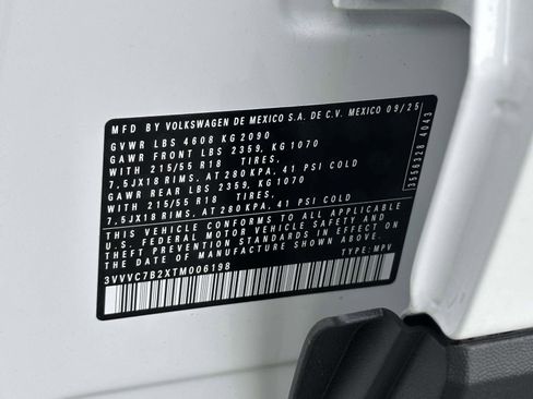 New 2026 Volkswagen Taos SE image 16