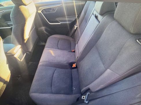 Used 2021 Toyota RAV4 LE image 15