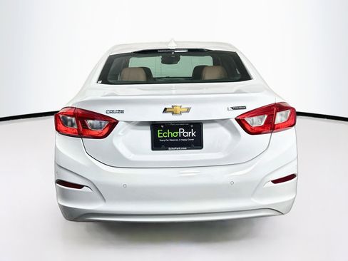 Used 2017 Chevrolet Cruze Premier w/ Enhanced Convenience Package FWD image 7