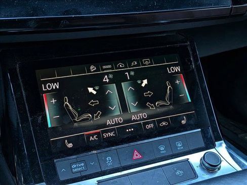 Used 2022 Audi e-tron Premium w/ Convenience Plus Package image 11