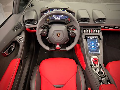 Used 2024 Lamborghini Huracan EVO image 25