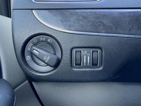 Used 2013 Chrysler Town & Country Touring image 35