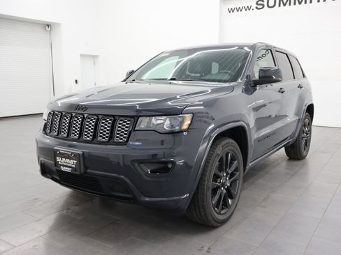 Used 2018 Jeep Grand Cherokee Altitude AWD/4WD image 7