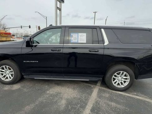 Used 2023 Chevrolet Suburban LT RWD image 5