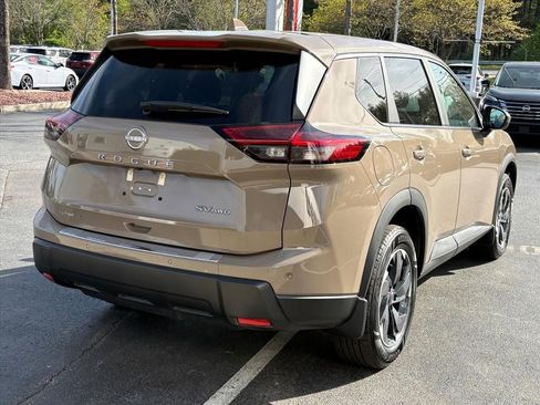 Used 2024 Nissan Rogue SV AWD/4WD image 8