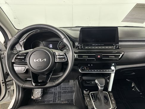 Certified 2023 Kia Seltos SX w/ SX Sunroof Package image 3