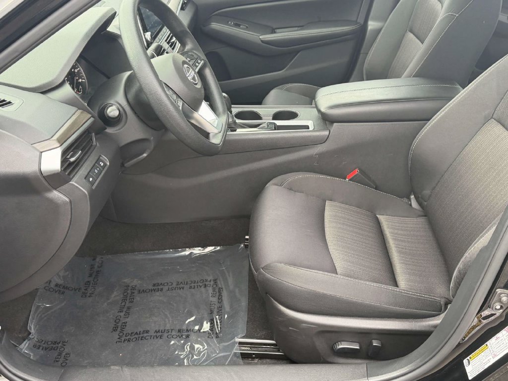 Used 2025 Nissan Altima 2.5 SV FWD image 26