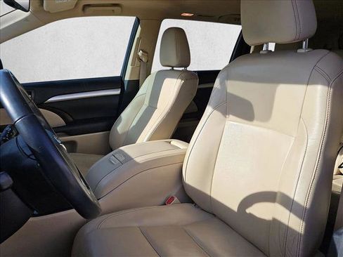 Used 2015 Toyota Highlander XLE image 10