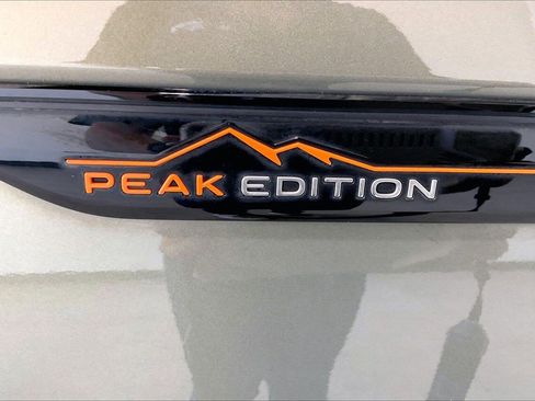 Used 2024 Volkswagen Atlas Peak Edition SE image 31