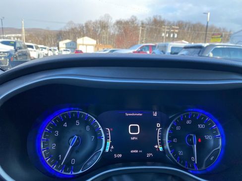 Used 2024 Chrysler Pacifica Touring-L FWD image 36
