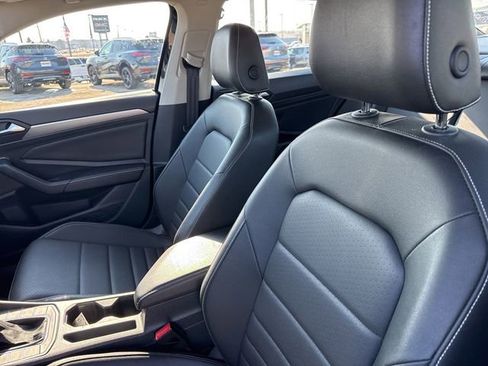 Used 2024 Volkswagen Jetta SE FWD image 22