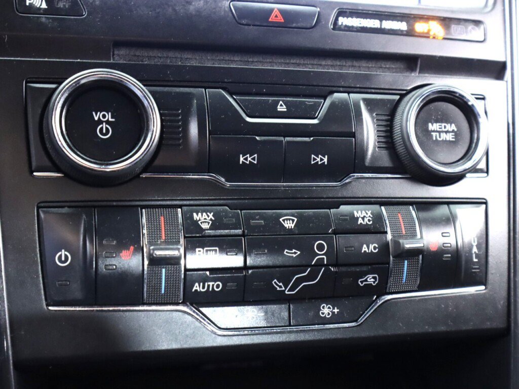 Used 2018 Ford Explorer XLT w/ Equipment Group 202A AWD/4WD image 25