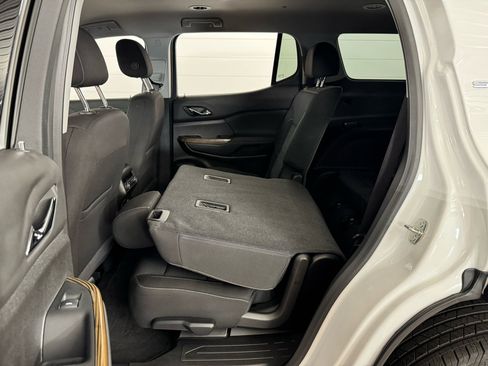 Used 2023 GMC Acadia SLE w/ Driver Convenience Package image 31