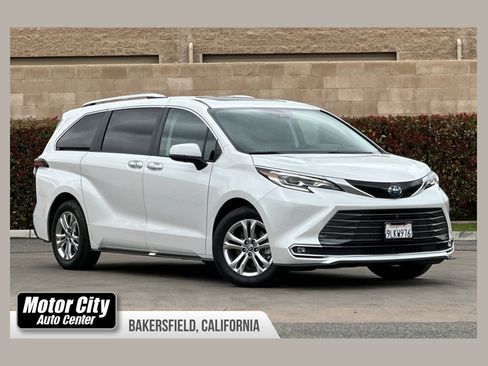 Used 2024 Toyota Sienna Platinum image 1