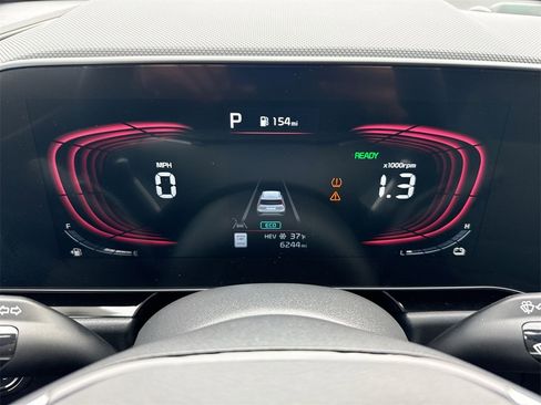 Used 2024 Kia Niro SX Touring image 10