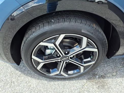 New 2025 Kia Niro EX Touring image 14