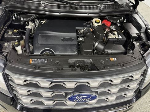 Used 2017 Ford Explorer XLT AWD/4WD image 45