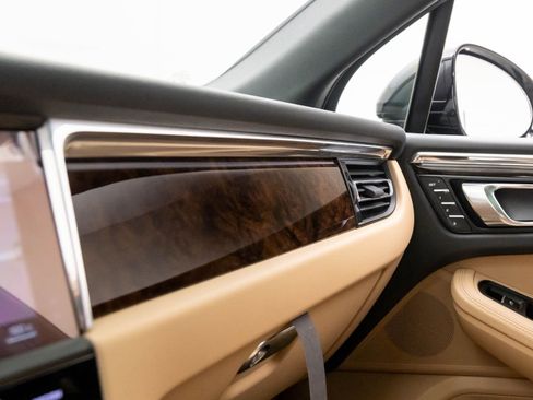 Certified 2026 Porsche Macan image 27