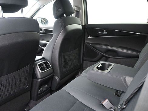 Used 2017 Kia Sorento AWD w/ LX Convenience Package image 11