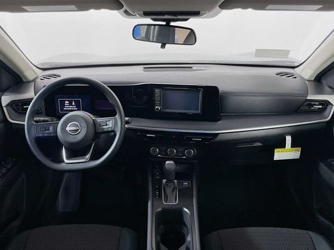 Used 2025 Nissan Kicks S AWD/4WD image 3