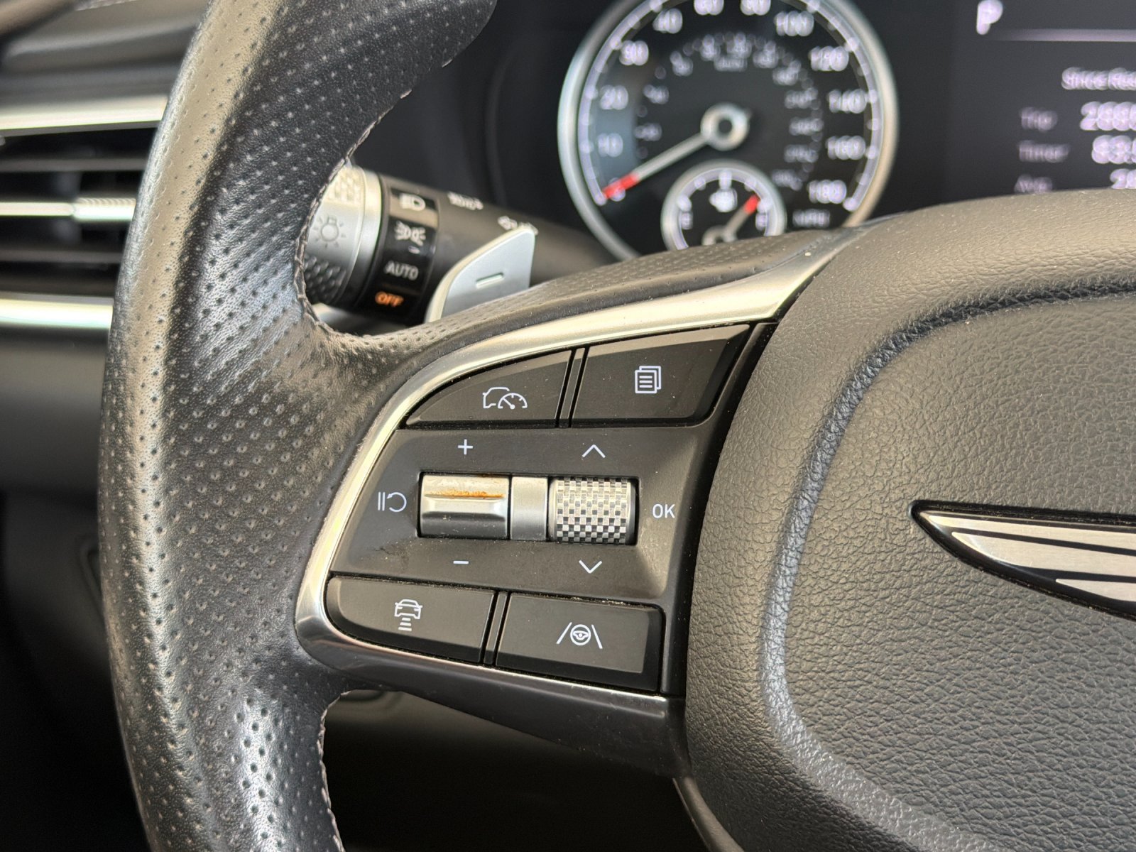 Used 2025 Genesis G70 2.5T RWD image 26