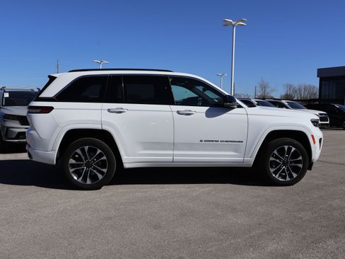 Used 2022 Jeep Grand Cherokee Overland w/ Advanced Protech Group III image 8