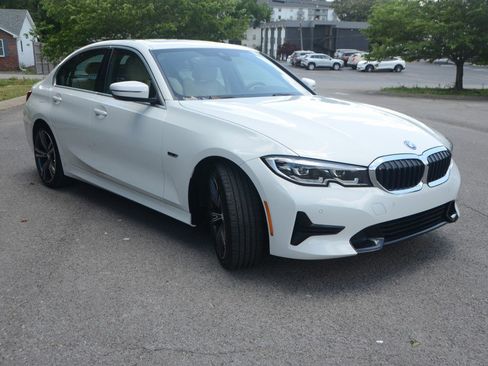 Used 2022 BMW 330e w/ Premium Package RWD image 6
