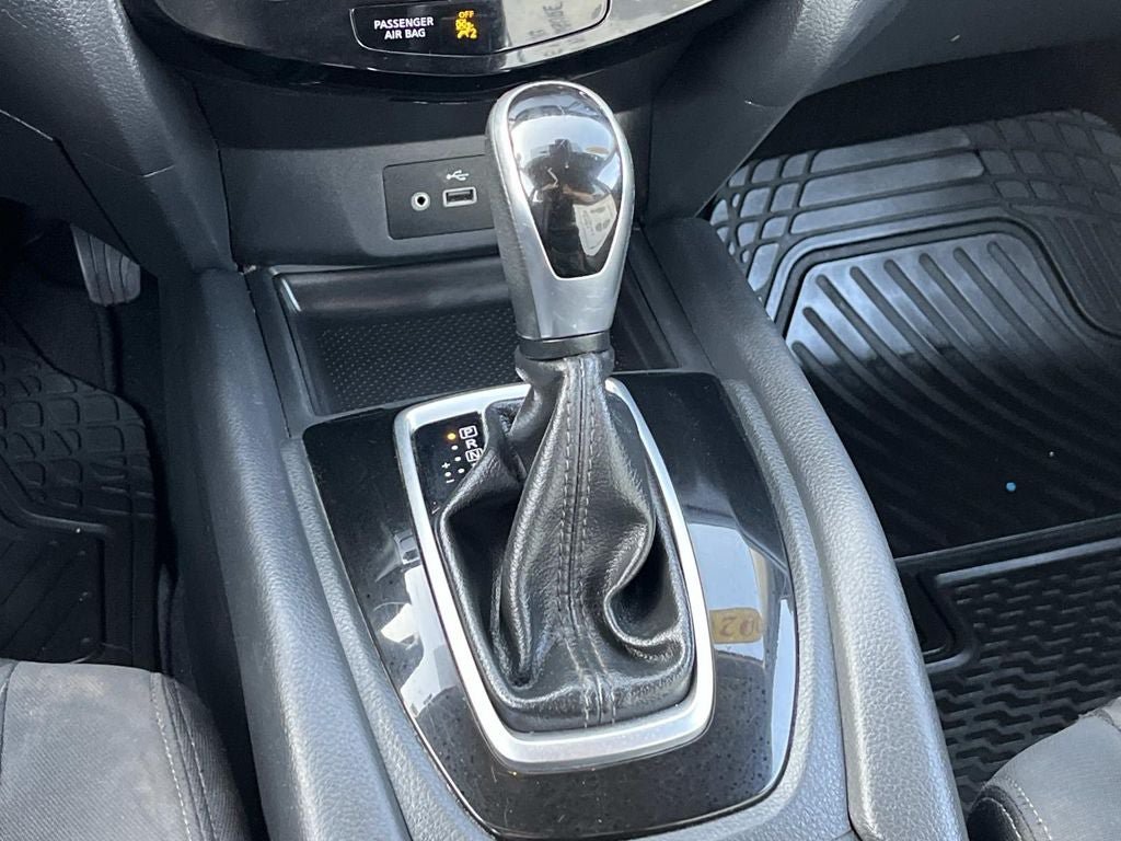 Used 2020 Nissan Rogue SV FWD image 13