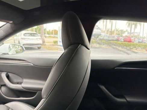 Used 2022 Tesla Model S image 12