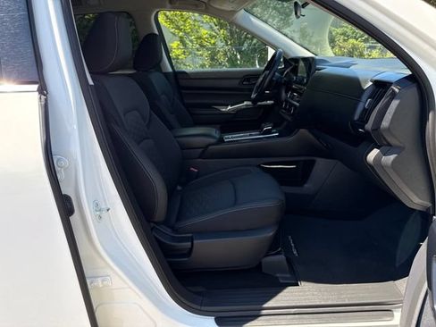 Used 2024 Nissan Pathfinder SV FWD image 9