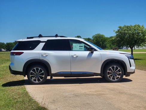 New 2026 Nissan Pathfinder Platinum AWD/4WD image 7