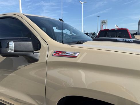 Used 2022 Chevrolet Silverado 1500 LT Trail Boss w/ LT Trail Boss Premium Package AWD/4WD image 5