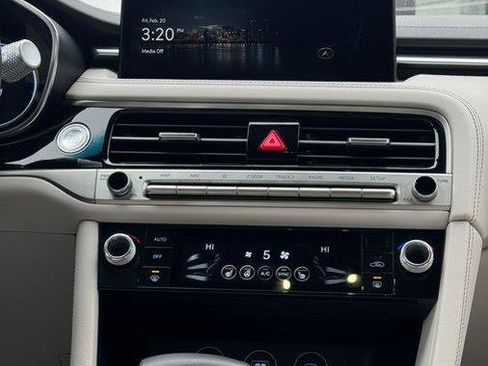 Used 2025 Genesis G70 2.5T image 12