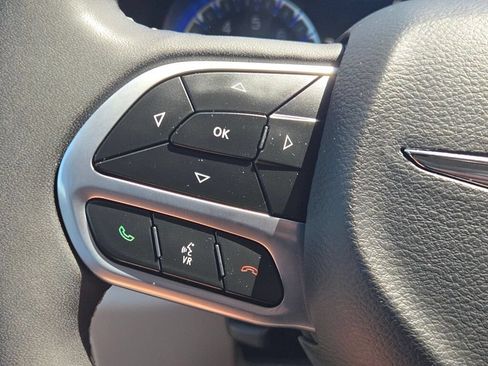Certified 2024 Chrysler Pacifica Touring-L FWD image 33