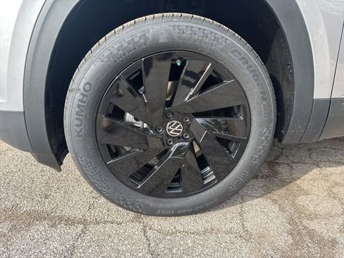 New 2026 Volkswagen Atlas SE image 8