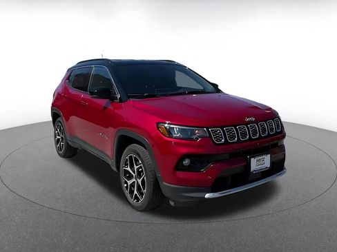 Used 2025 Jeep Compass Limited image 3