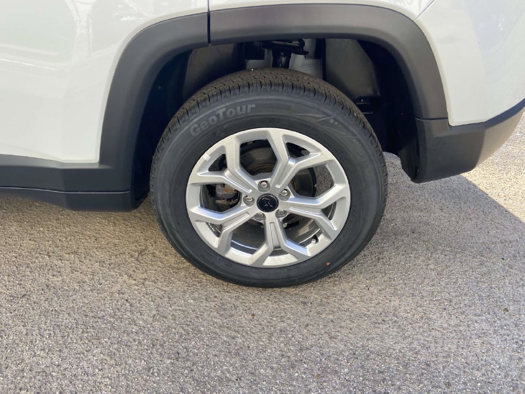 Used 2025 Jeep Compass Latitude AWD/4WD image 8