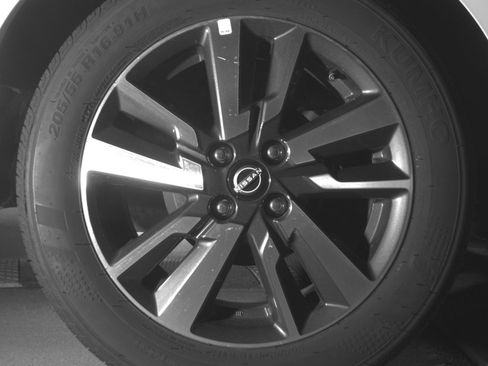 Used 2025 Nissan Versa SV image 15