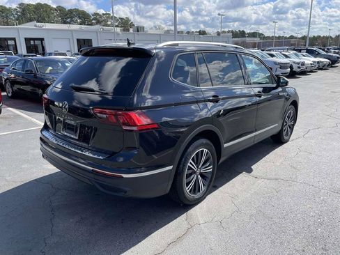 Used 2024 Volkswagen Tiguan SE image 9