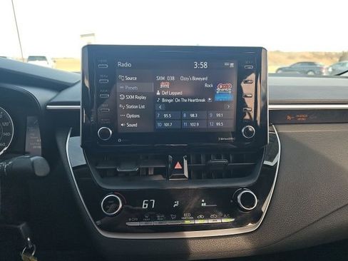 Used 2021 Toyota Corolla LE image 22