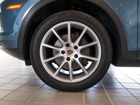 Certified 2019 Porsche Cayenne AWD/4WD image 11