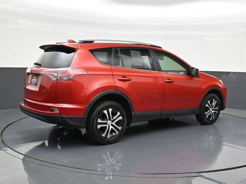 Used 2017 Toyota RAV4 LE image 5