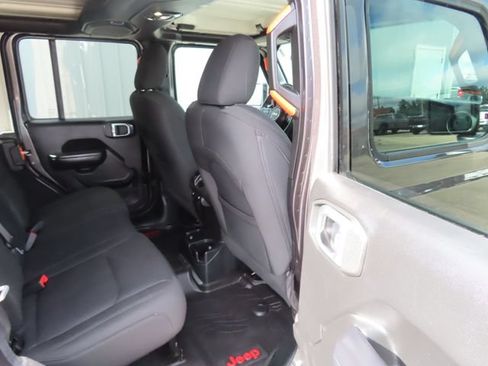 Used 2019 Jeep Wrangler Unlimited Sport S AWD/4WD image 28