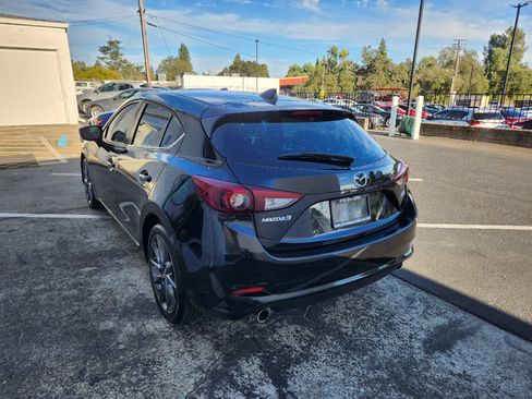 Used 2018 MAZDA MAZDA3 Grand Touring FWD image 3