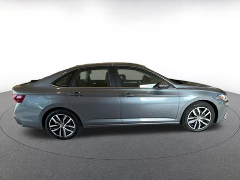 Used 2025 Volkswagen Jetta SE image 16