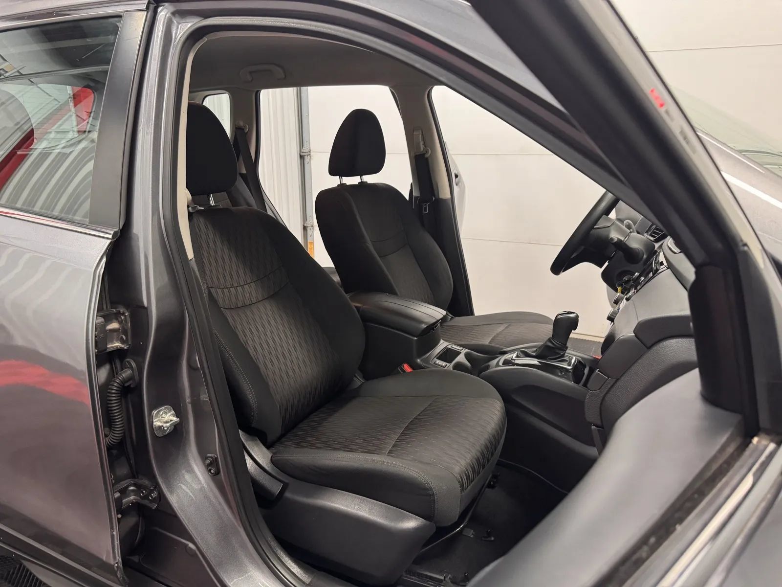 Used 2020 Nissan Rogue S FWD image 42
