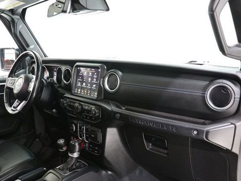 Used 2022 Jeep Wrangler Unlimited Rubicon 4xe w/ Dual Top Group AWD/4WD image 17