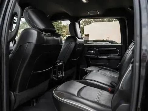 Used 2019 RAM 2500 Laramie w/ Black Appearance Package AWD/4WD image 36